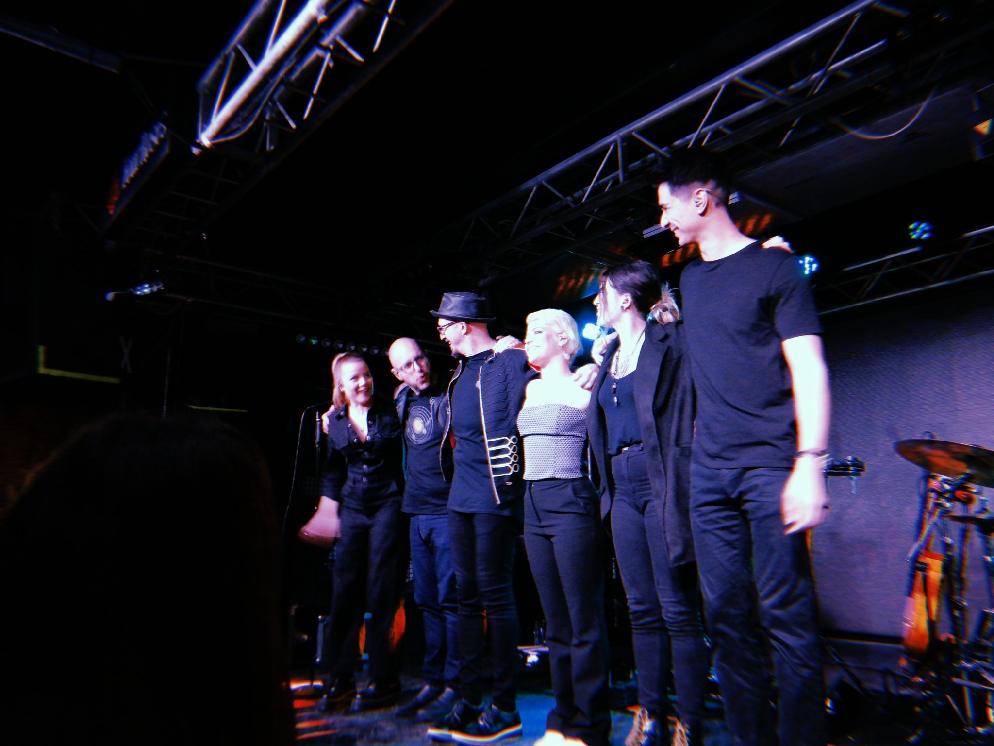 Alba Reche junto a su banda en su gira "Quimera Tour" / Foto: @Marinamora1045 - Twitter