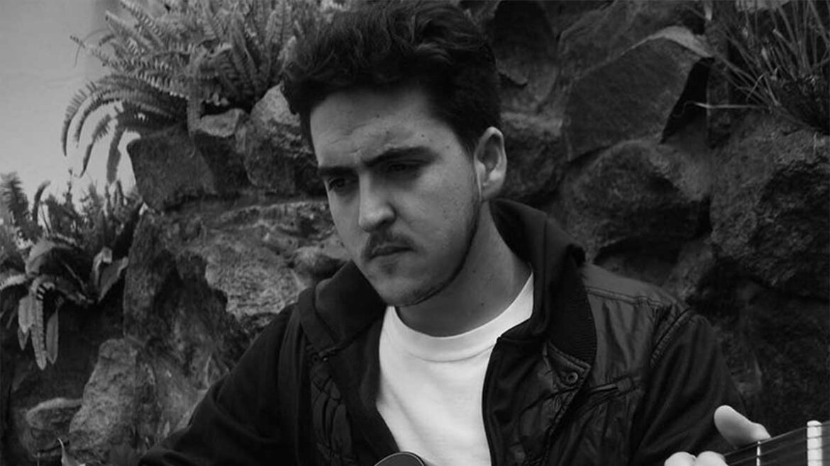 Raes, cantautor peruano