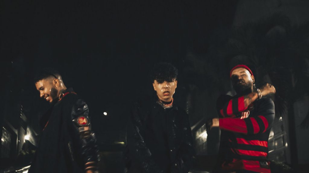 Moncas, Rayo y Toby_Diferente