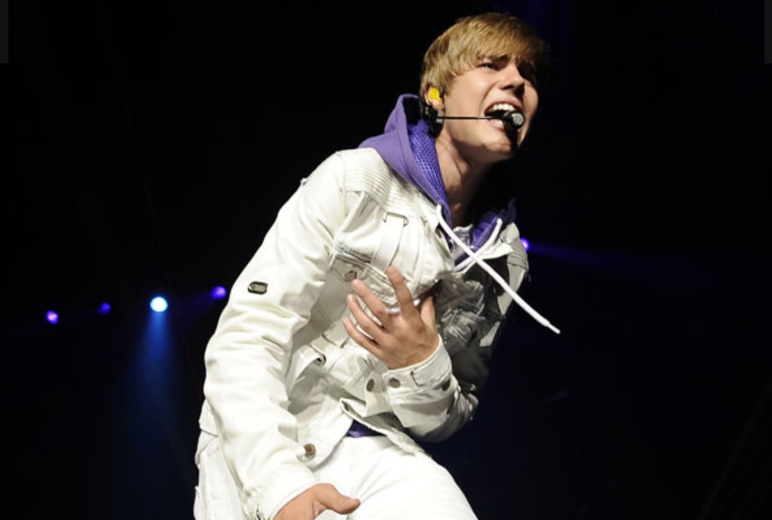 MY WORLD TOUR JUSTIN BIEBER