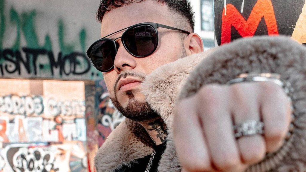 Jheyzell se une a Bayron Fire y Yomel El Meloso para regalarnos ‘Sin Sentimientos’