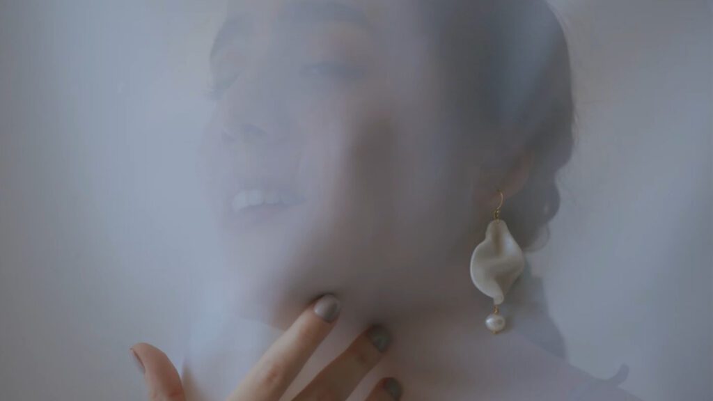 Valeria Castro presenta su nuevo single "la corriente"
