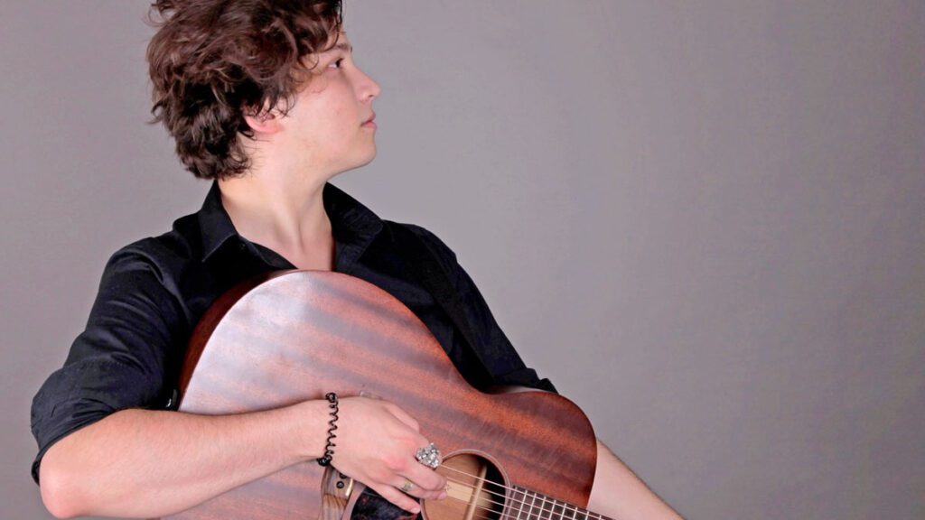 Helmut Rhode lanza su nuevo single Are We Alone