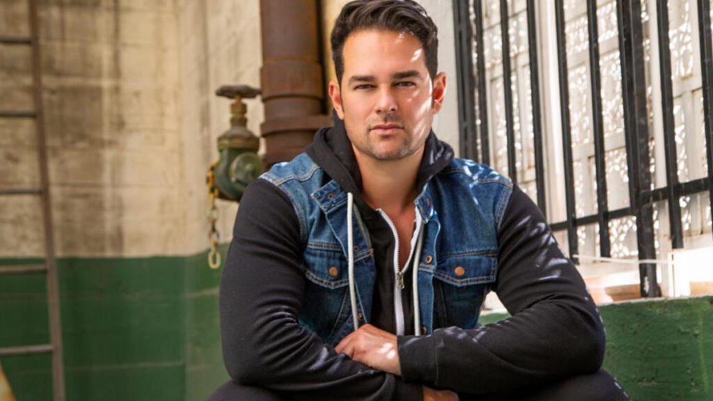 Adrian Vera presenta su nueva cancion latina PELIGROSA junto a Katrina Law