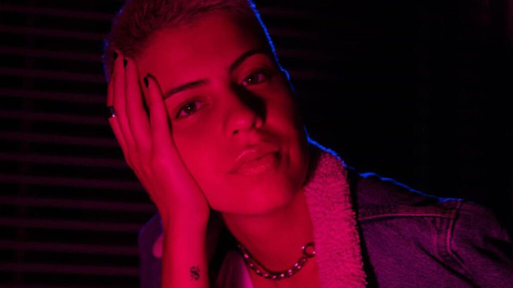 La revelación del pop urbano Annasofia presenta su nuevo sencillo "La Pasamos Bien"