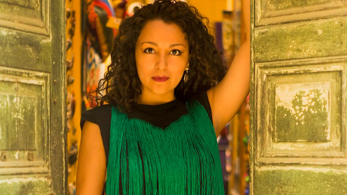 Cantante y productora peruana Araceli Poma, se abre paso en el extranjero dando a conocer sus raíces