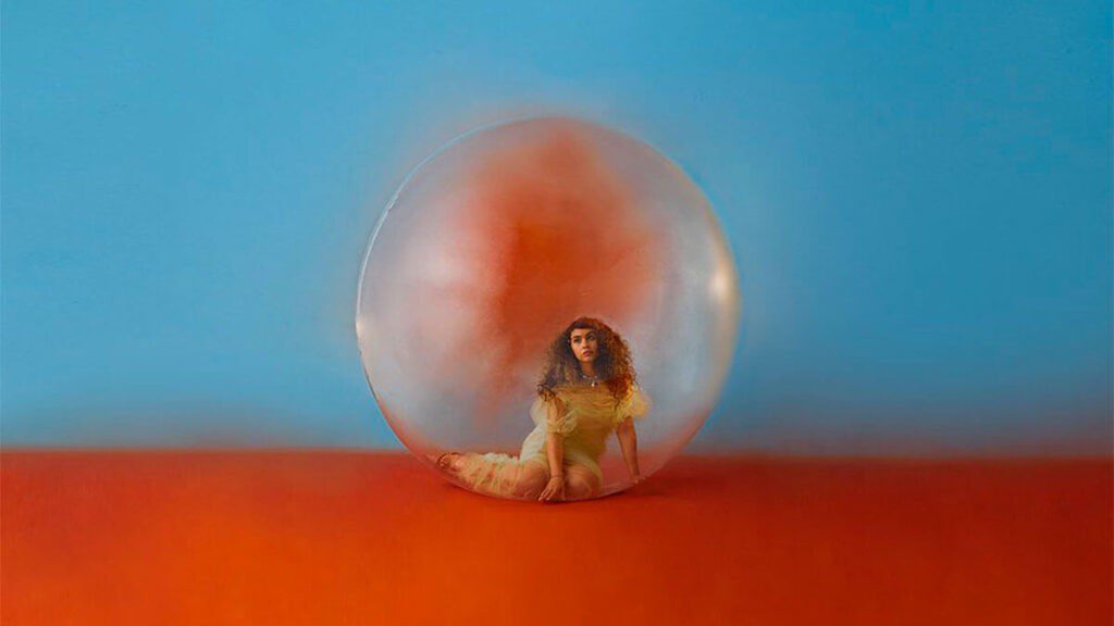 Alessia Cara lanza su anticipado nuevo álbum "IN THE MEANTIME"