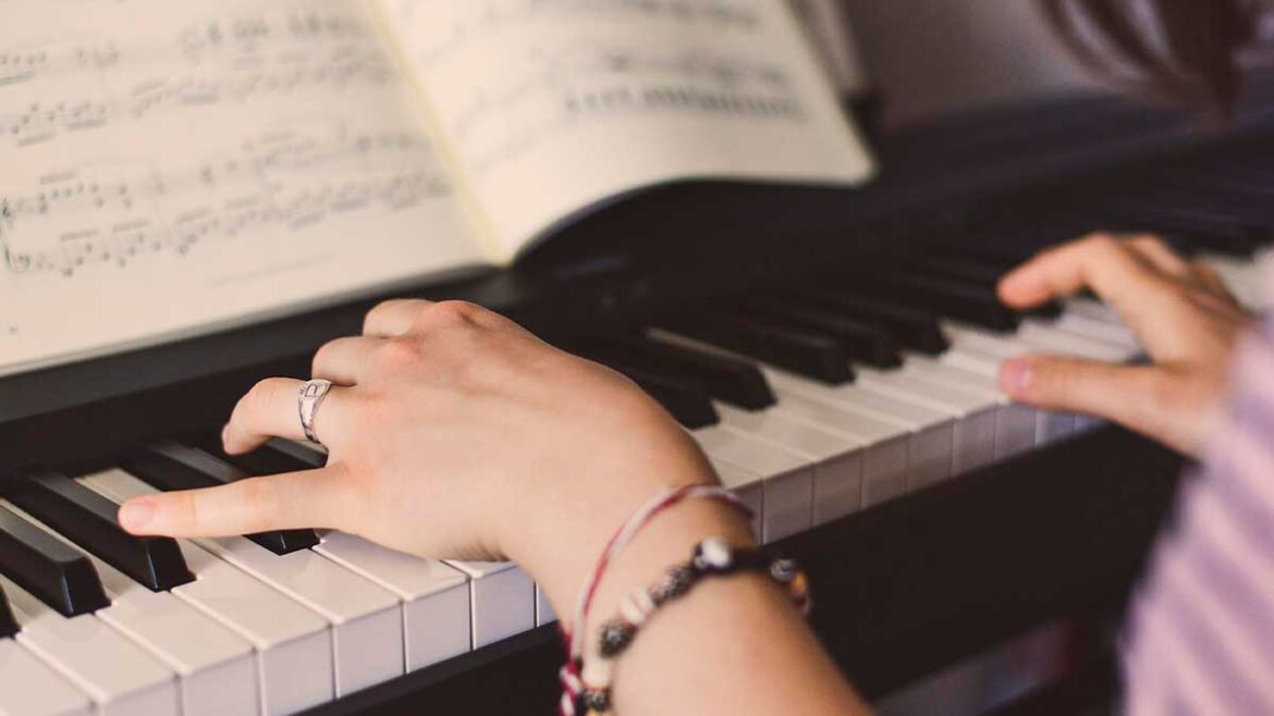 ¿Sabías que tocar el piano estimula el cerebro? 1 piano 5