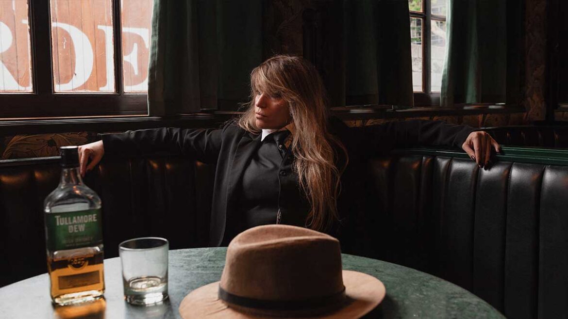 Santó presenta su álbum "Vigilancia Afectiva".