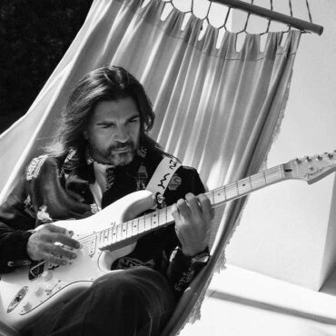 Juanes Stratocaster® Signature "Luna White"