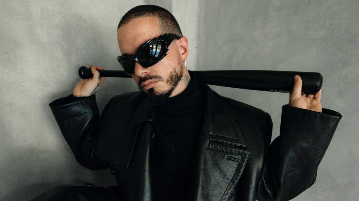 J Balvin en Triple S