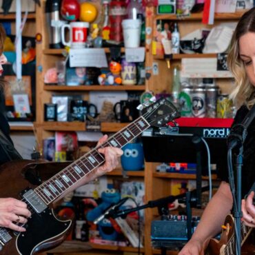 Sleater-Kinney sacude el Tiny Desk Concert de NPR