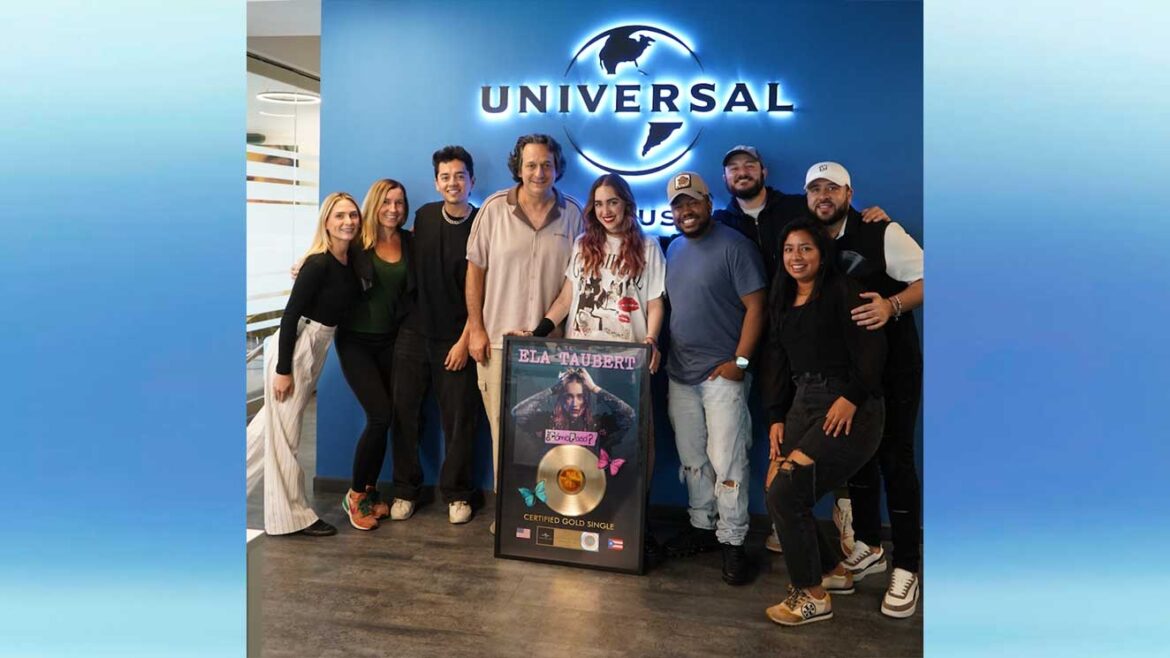 Ela Taubert recibe certificación de oro por su éxito global “¿Cómo Pasó?” 2 Certificacion de oro para Ela Tauber