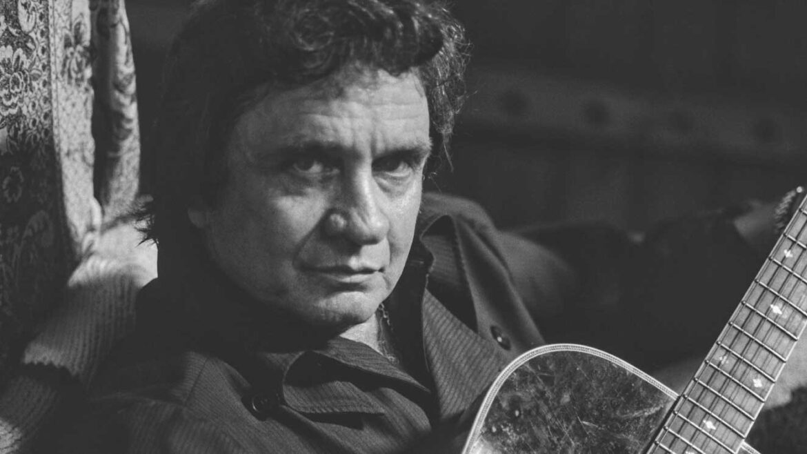 Johnny Cash, de vuelta a las raíces en "Songwriter"