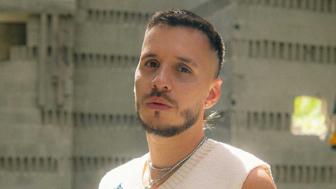 West Blanco lanza Contra las cuerdas