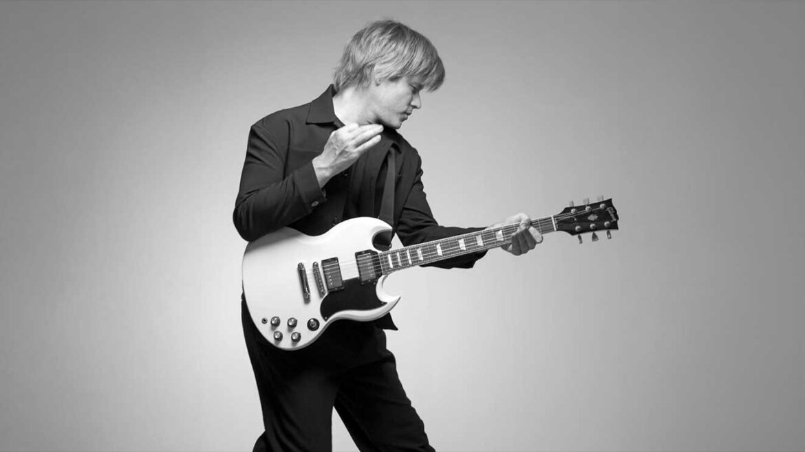 Benjamín Amadeo lanza «Mil Disparos» y trae su gira 2026 a Lima