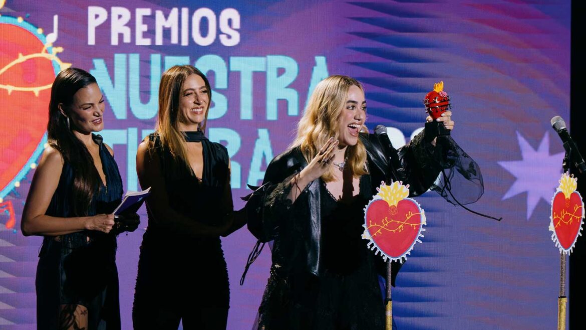 Ela Taubert debuta «Hasta el fin del mundo» en Premios Nuestra Tierra y gana Mejor Artista Pop